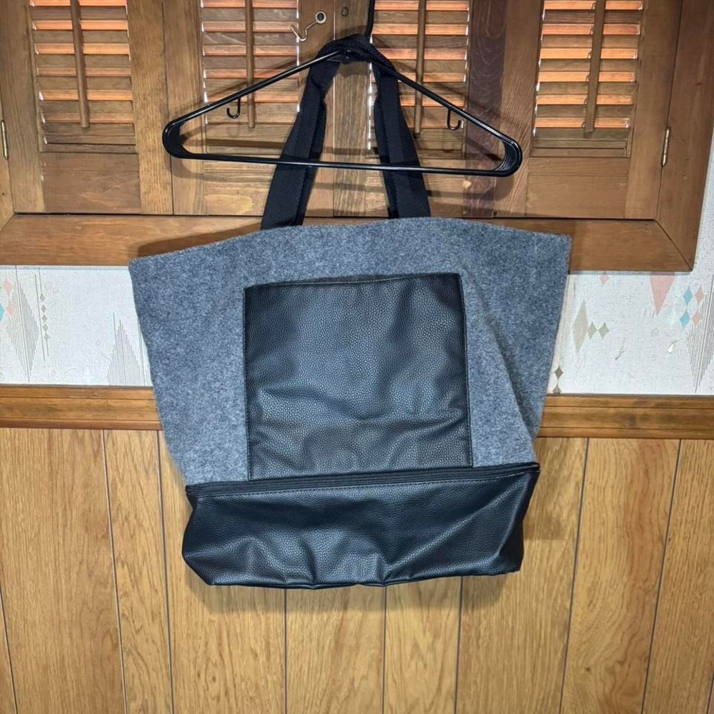 Grey and black DSW‎ tote bag